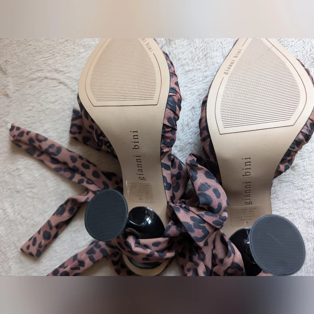 Gianni Bini Henzlee Leopard Print Chiffon Wrap-Up Shoes Size 8
